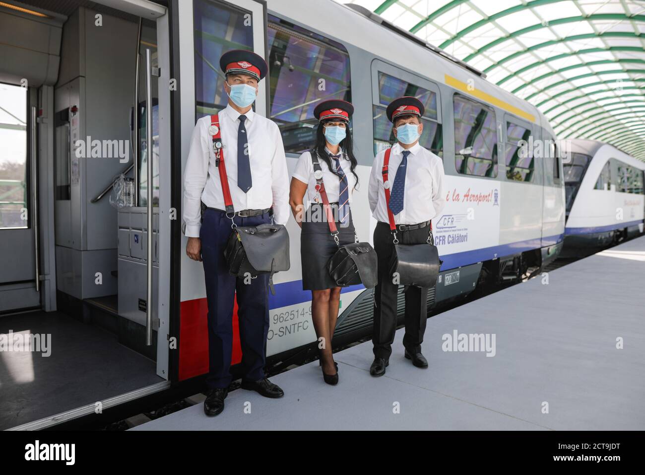 Otopeni, Romania - 21 settembre 2020: Dettagli dalla stazione ferroviaria di recente costruzione presso l'aeroporto internazionale Henri Coanda. Foto Stock