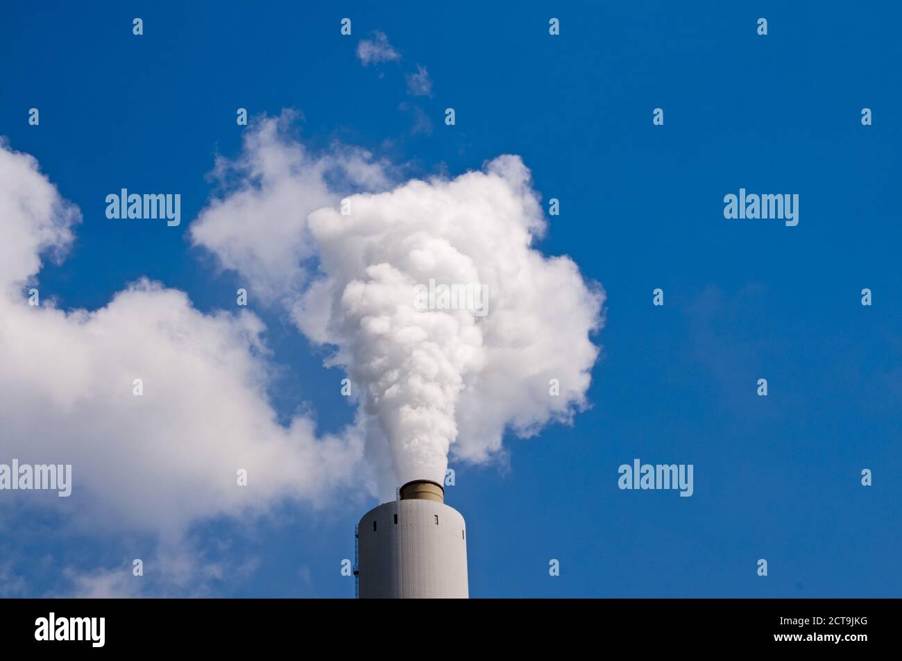 In Germania, in Renania settentrionale-Vestfalia, Duisburg, Walsum hard di centrali elettriche a carbone, camino Foto Stock