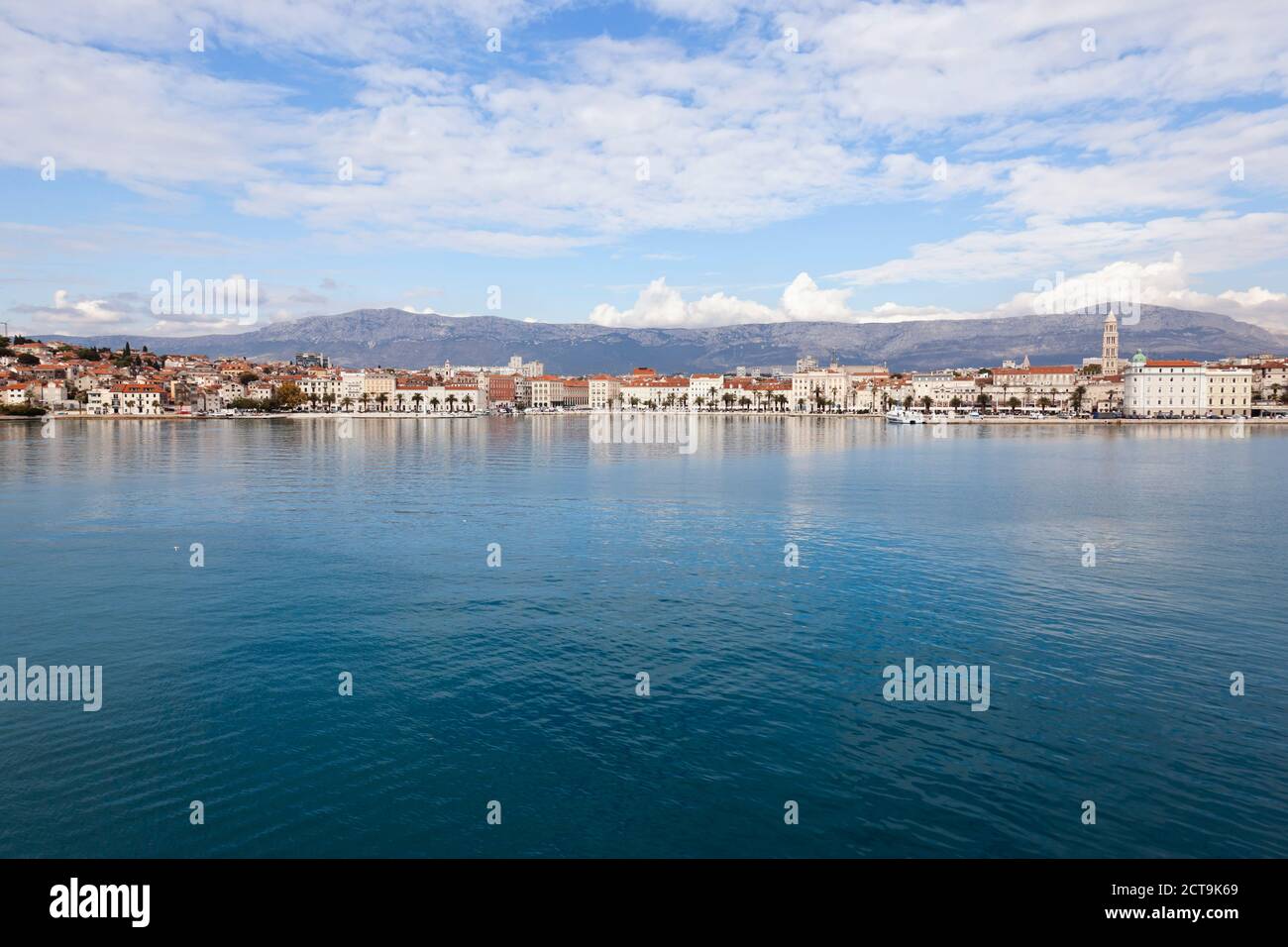 Croazia, Split, vista dal porto alla città vecchia Foto Stock
