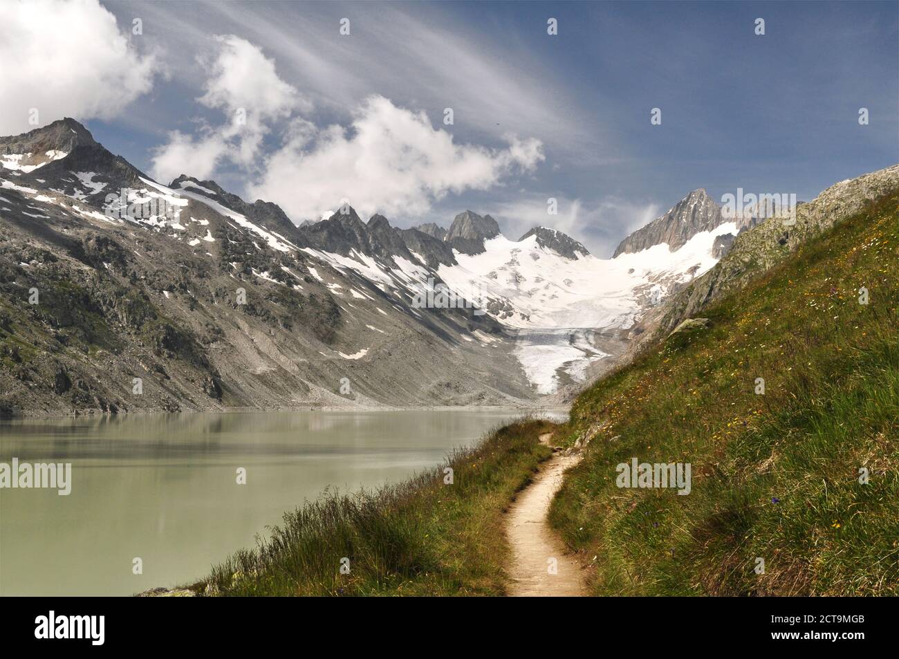 Svizzera, Cantone di Berna, Alpi Bernesi, Alto Lago Aare e Alto ghiacciaio Aare, sentiero Foto Stock