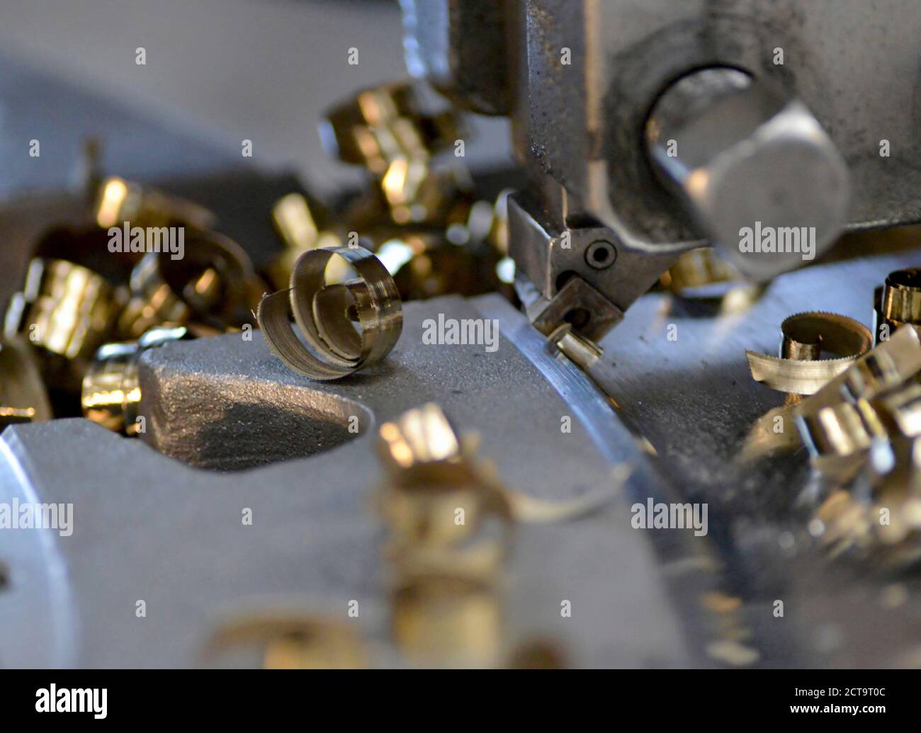 La Germania, la macchina di lavorazione del metallo con schegge di metallo, close-up Foto Stock