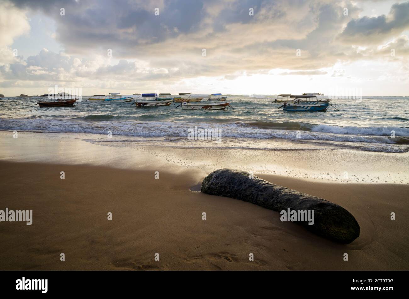 Asia, Sri Lanka, Sud della provincia, Galle, barche da pesca a beach Foto Stock