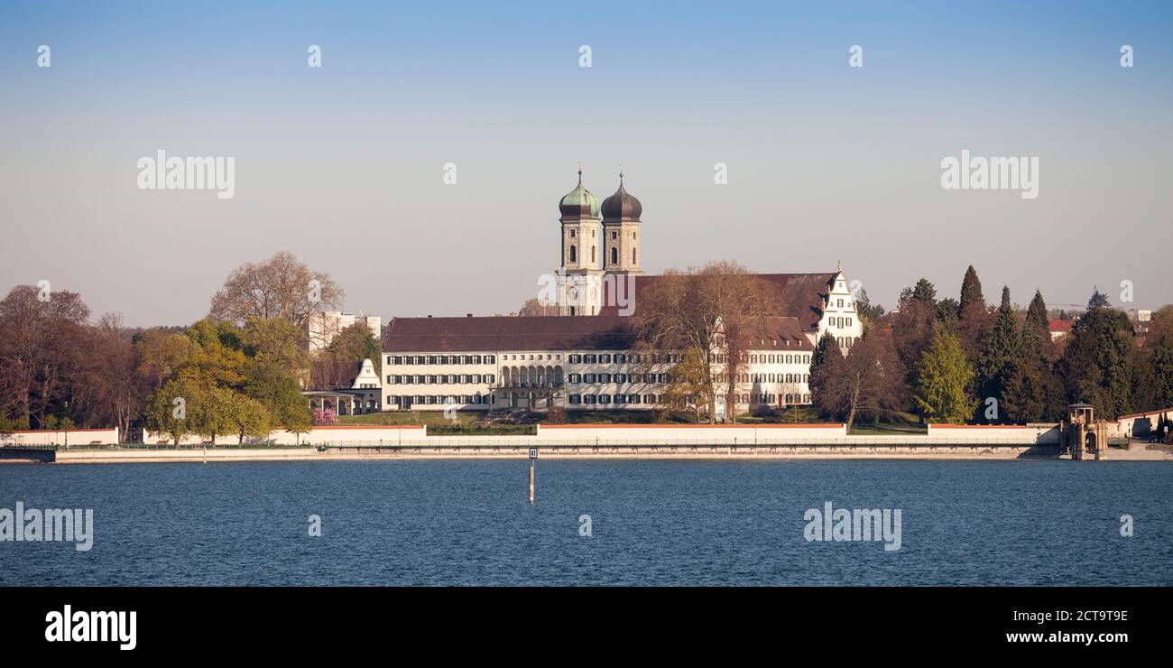 Germania Baden-Wuerttemberg, Friedrichshafen, vista del castello e la chiesa del castello Foto Stock