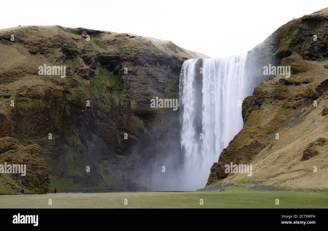 L'Islanda, Sudurland, Skogafoss cascata Foto Stock