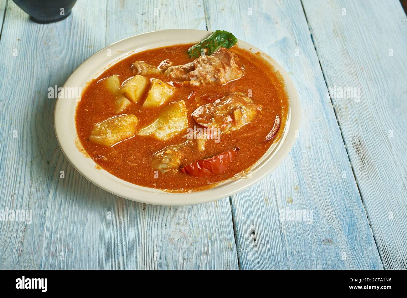 Turli tava - stufato di verdure e carne, piatto principale comune per la Macedonia del Nord, Serbia, Bulgaria e il resto dei Balcani meridionali Foto Stock