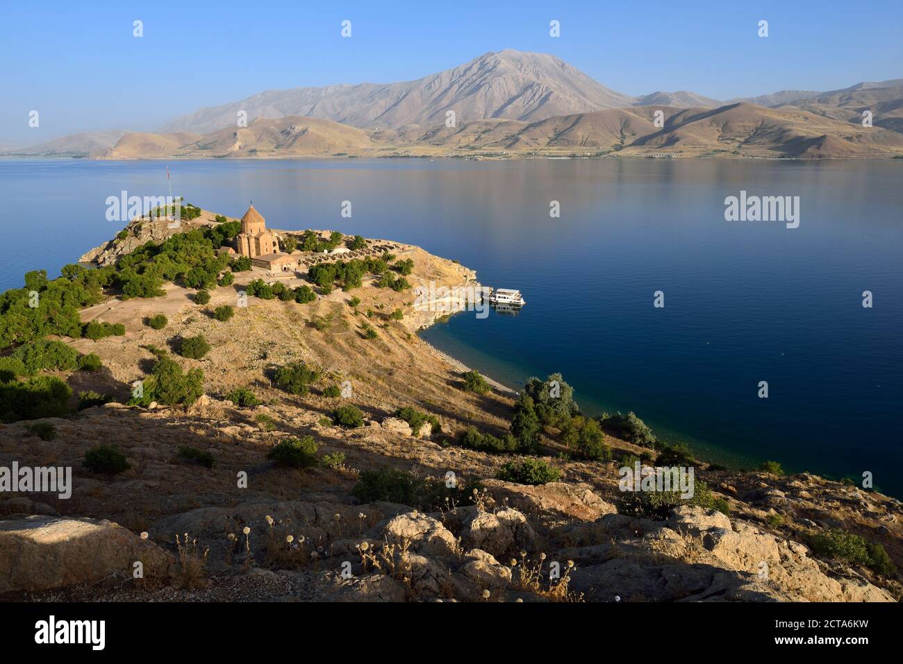 Turchia, Anatolia Orientale, Van provincia, Van lago, isola Akdamar, Cattedrale Armena chiesa di Santa Croce Foto Stock