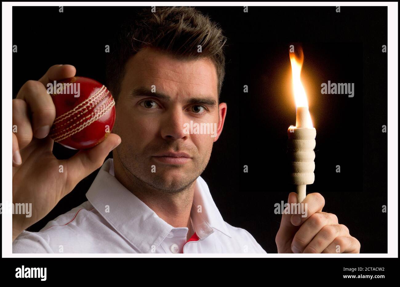 JAMES ANDERSON, IL LEADER DELL'ATTACCO DI BOWLING DI ENGLANDS, PRONTO A AFFRONTARE GLI AUSTRALIANI . IMMAGINE DI CREDITO : © MARK PAIN / ALAMY Foto Stock