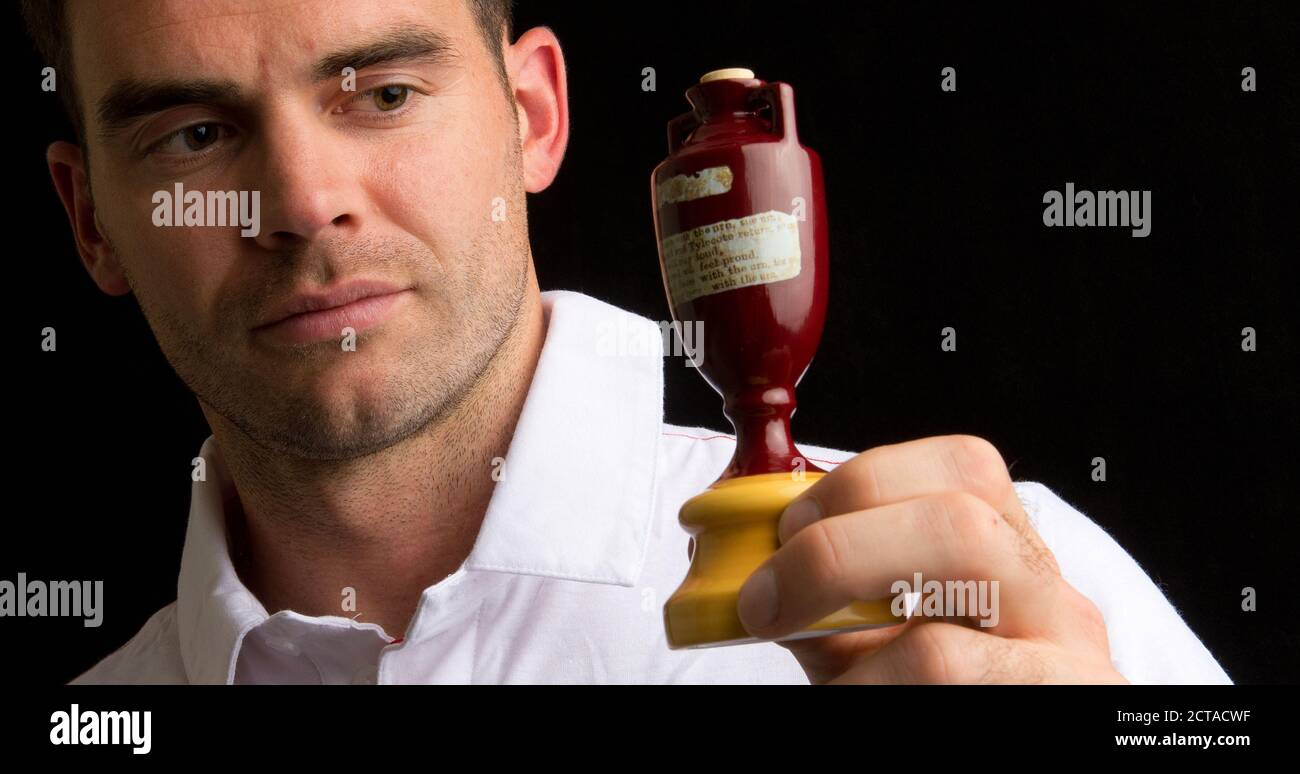 JAMES ANDERSON, IL LEADER DELL'ATTACCO DI BOWLING DI ENGLANDS, PRONTO A AFFRONTARE GLI AUSTRALIANI . IMMAGINE DI CREDITO : © MARK PAIN / ALAMY Foto Stock