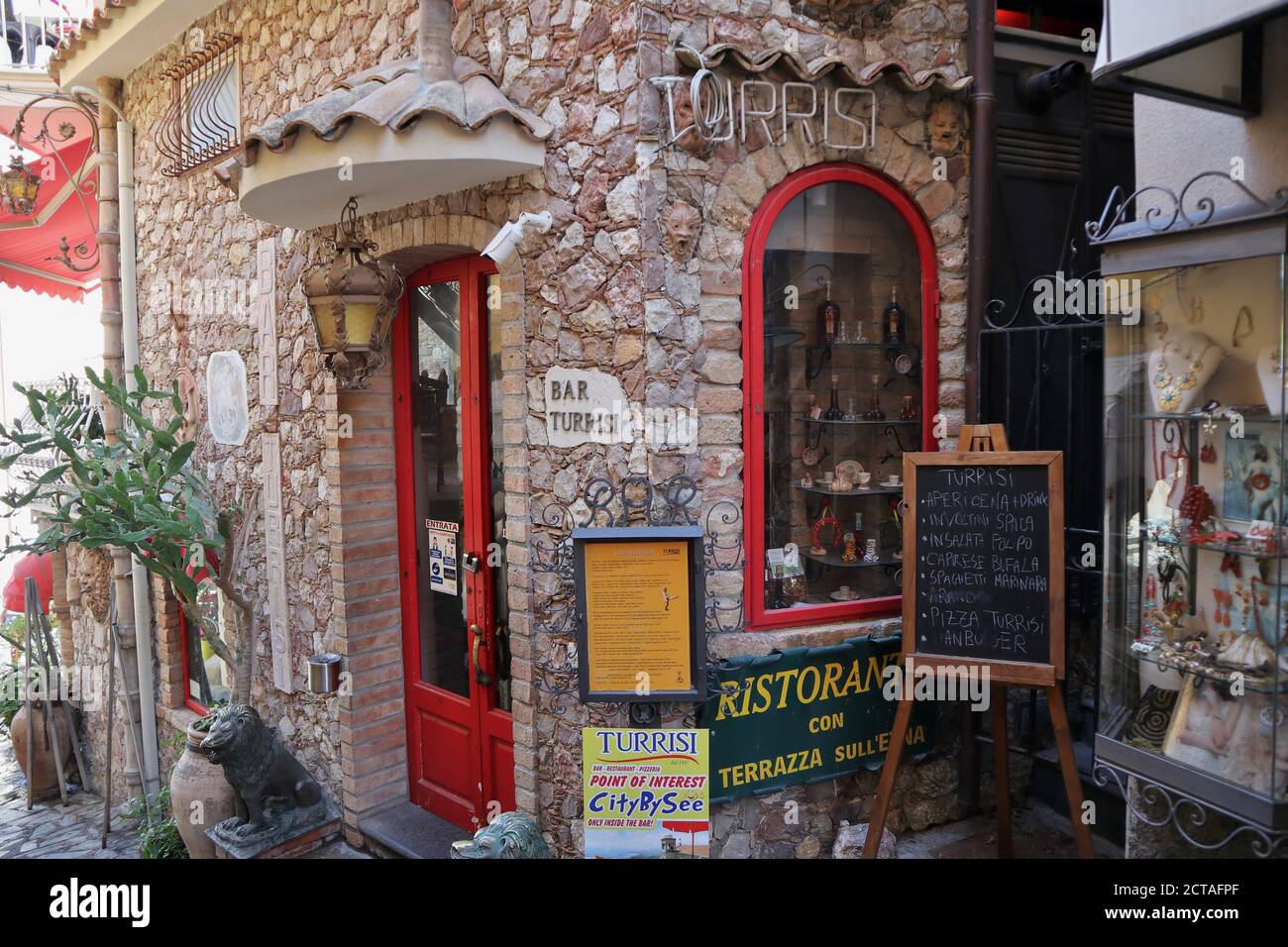 Castelmola - Bar Turrisi del centro storico Foto Stock