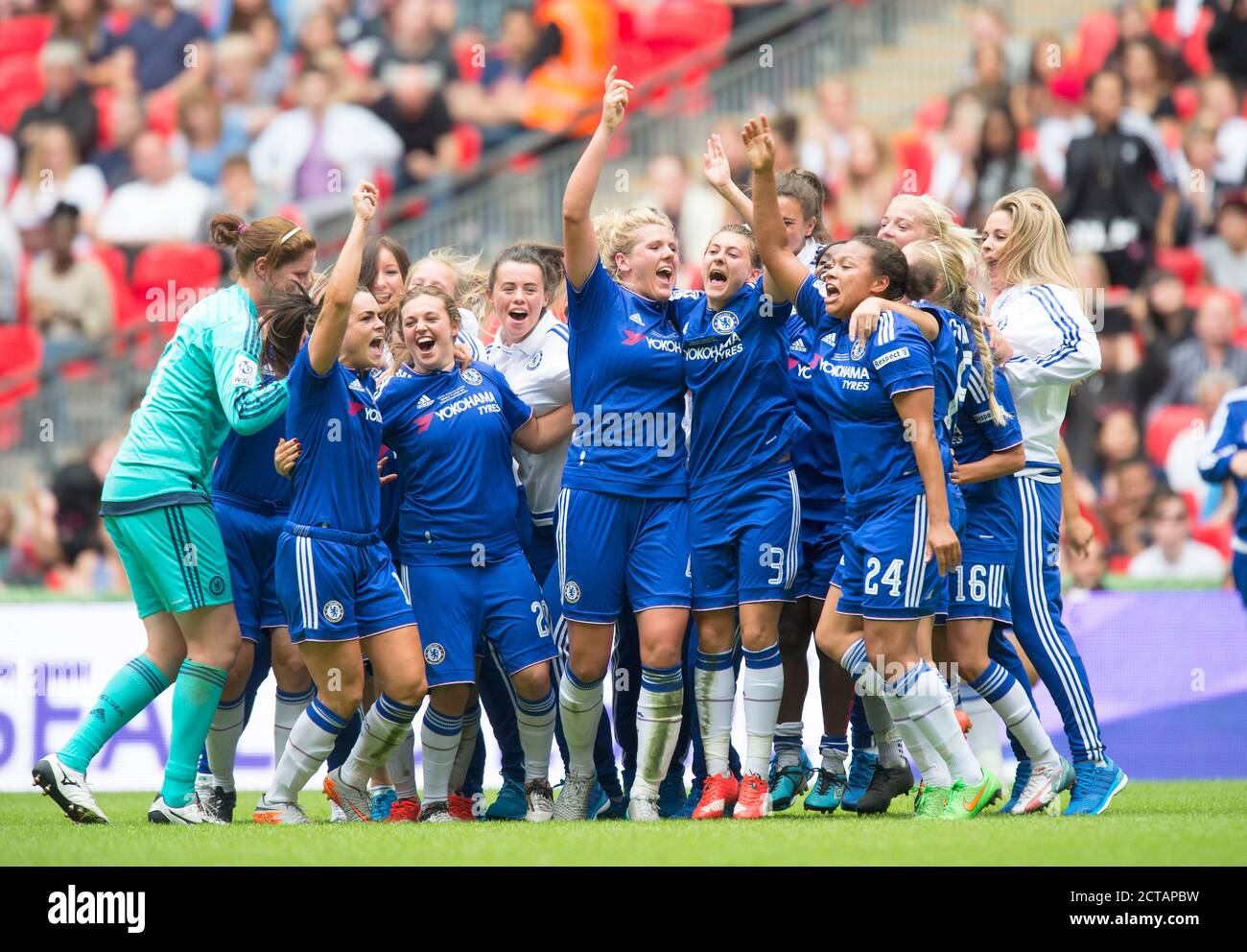 I GIOCATORI DI CHELSEA CELEBRANO LA VITTORIA della tazza fa ALLA finale FINALE DI FISCHIO Chelsea v Notts County Womens fa Cup Final - Wembley Picture : Mark Pain / ALAMY Foto Stock