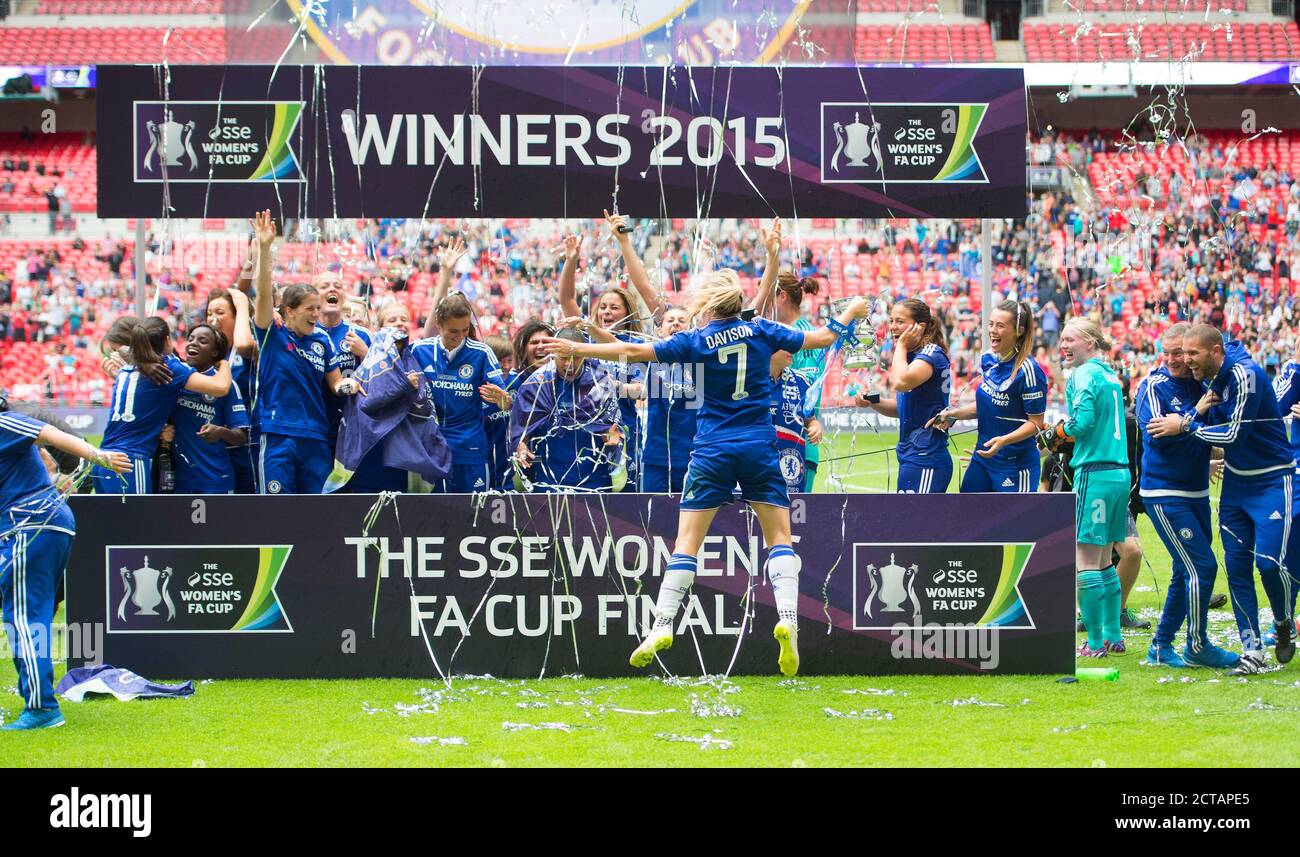 CHELSEA FESTEGGIA L'ESTRAZIONE DELLA fa CUP Chelsea v Notts County Womens fa Cup Final - Wembley PHOTO CREDIT : © MARK PAIN / ALAMY Foto Stock