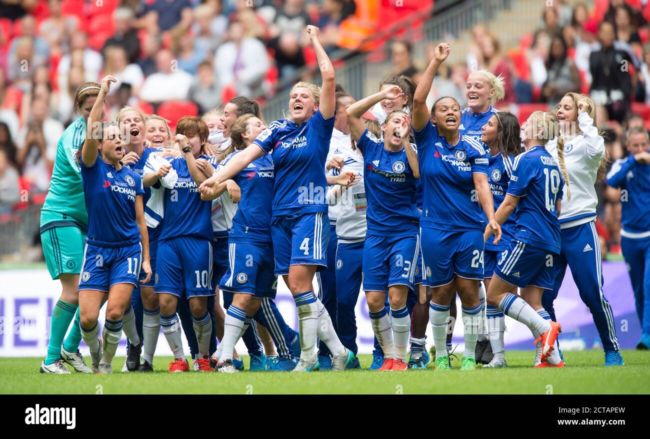 I GIOCATORI DI CHELSEA CELEBRANO LA VITTORIA della tazza fa ALLA finale FINALE DI FISCHIO Chelsea v Notts County Womens fa Cup Final - Wembley Picture : Mark Pain/ALAMY Foto Stock