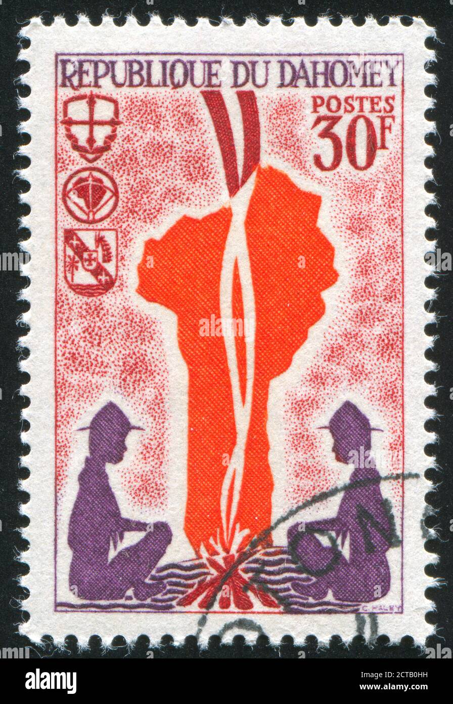 DAHOMEY CIRCA 1966: Francobollo stampato da Dahomey, mostra Campfire e la mappa di Dahomey, circa 1966 Foto Stock