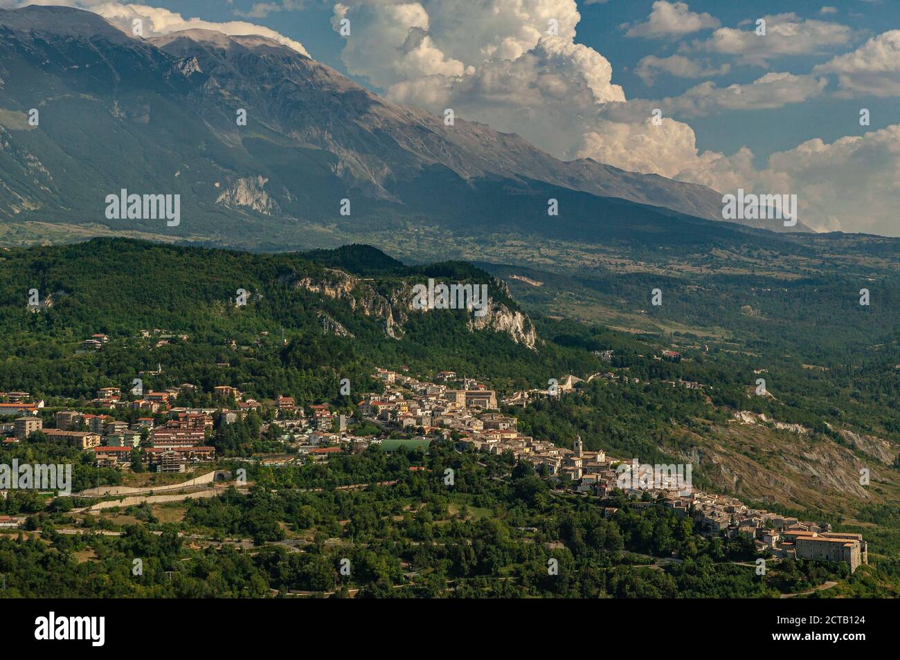 Caramanico Terme villaggio nel Parco Nazionale della Majella. Regione Abruzzo, Italia Foto Stock