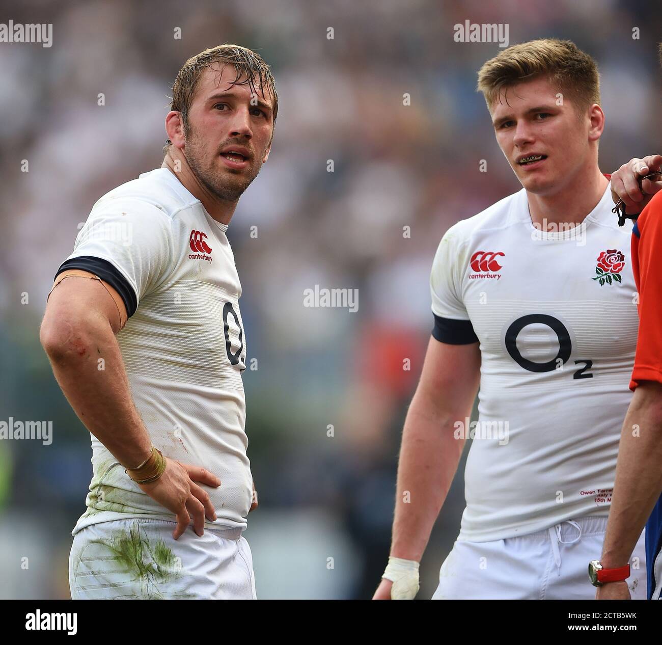 Chris Robbhaw e Owen Farrell Italia / Inghilterra. SEI Nations Championship PICTURE CREDIT : © MARK PAIN / ALAMY Foto Stock