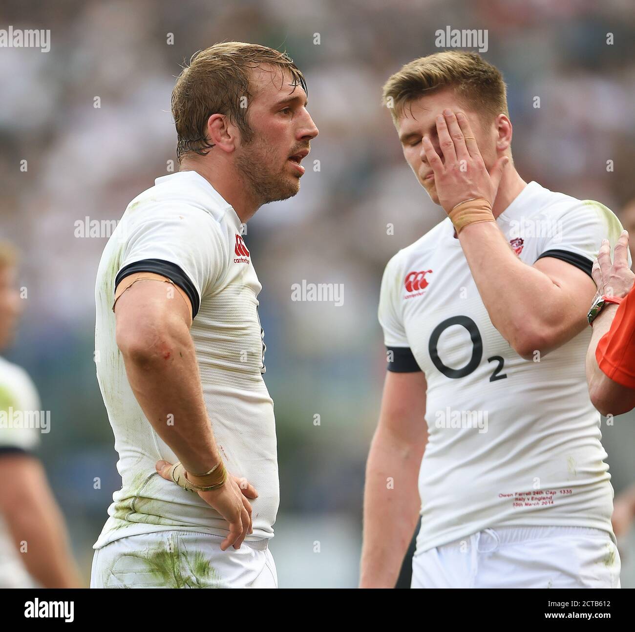 Chris Robbhaw e Owen Farrell Italia / Inghilterra. SEI Nations Championship PICTURE CREDIT : © MARK PAIN / ALAMY Foto Stock