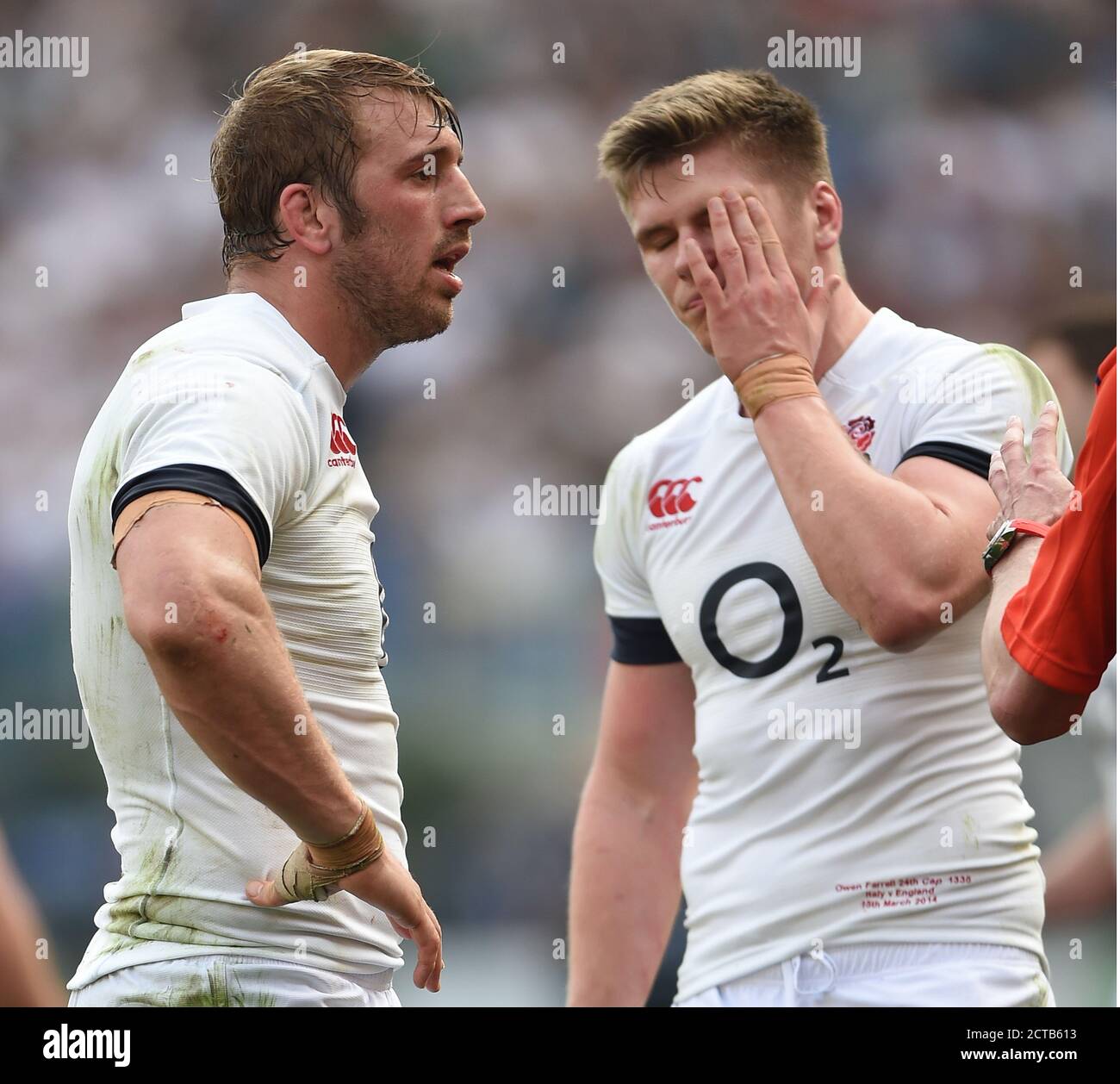 Chris Robbhaw e Owen Farrell Italia / Inghilterra. SEI Nations Championship PICTURE CREDIT : © MARK PAIN / ALAMY Foto Stock