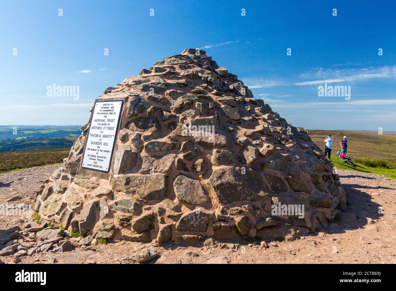 La sommita' commemorativa di Dunkery Beacon, il punto piu' alto del Somerset e del Parco Nazionale di Exmoor (1.705 piedi), Inghilterra, Regno Unito Foto Stock
