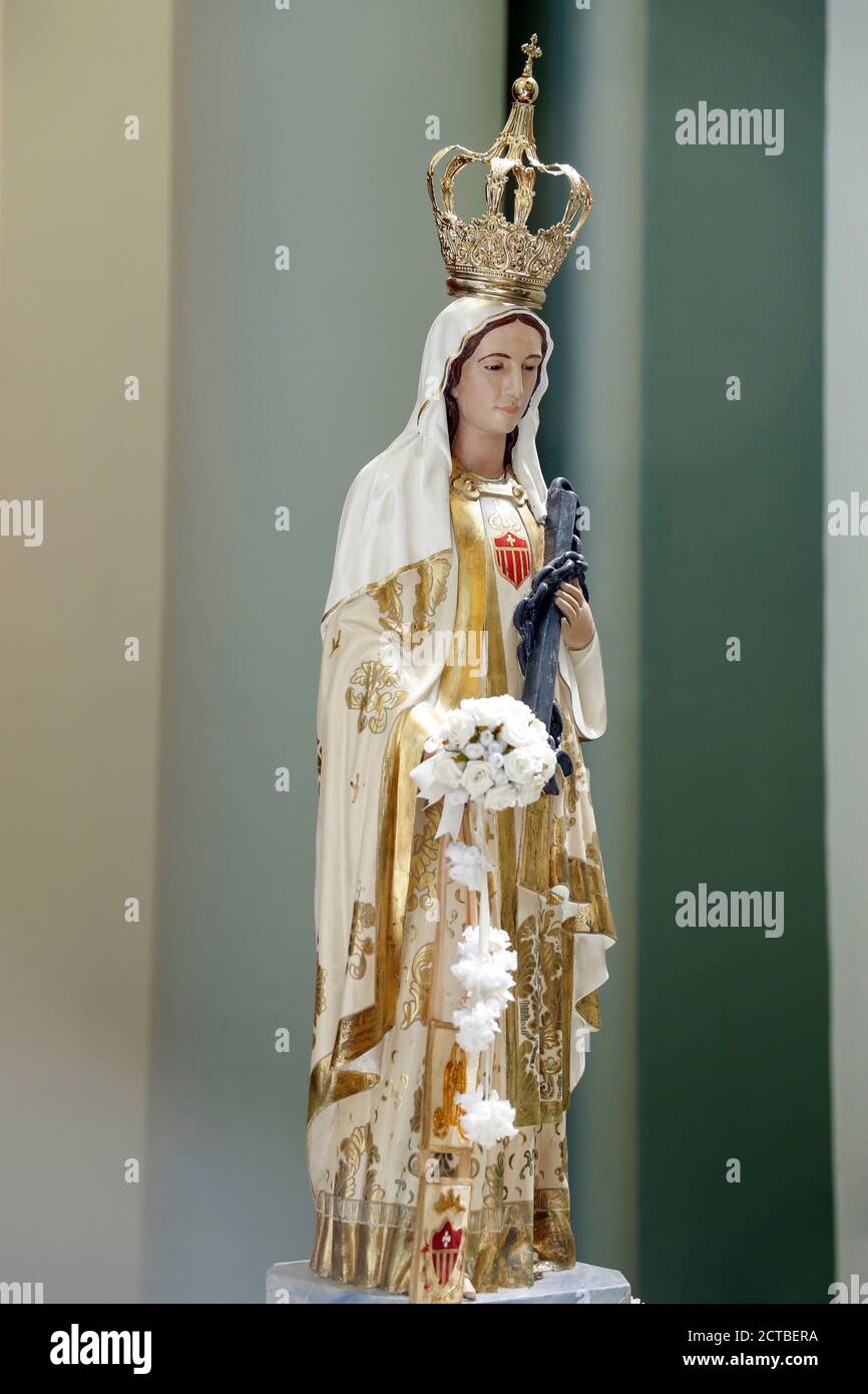 Statua dell'immagine della Madonna della Misericordia o della Madonna della Mercedes, una delle designazioni attribuite alla Vergine Maria nella Chiesa Cattolica, madre Foto Stock