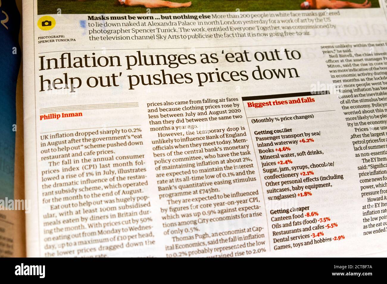 'L'inflazione precipita come 'mangia fuori per aiutare fuori' spinge i prezzi Down' Inside page titolo del giornale Guardian il 17 2020 settembre Londra Inghilterra Regno Unito Foto Stock