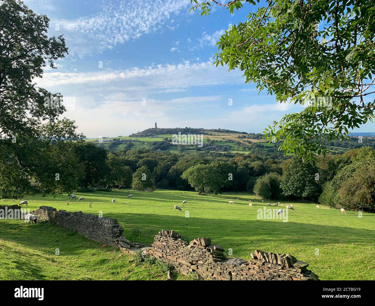 Castle Hill da vicino a Farnley Tyas, Huddersfield, West Yorkshire, Inghilterra, Regno Unito Foto Stock