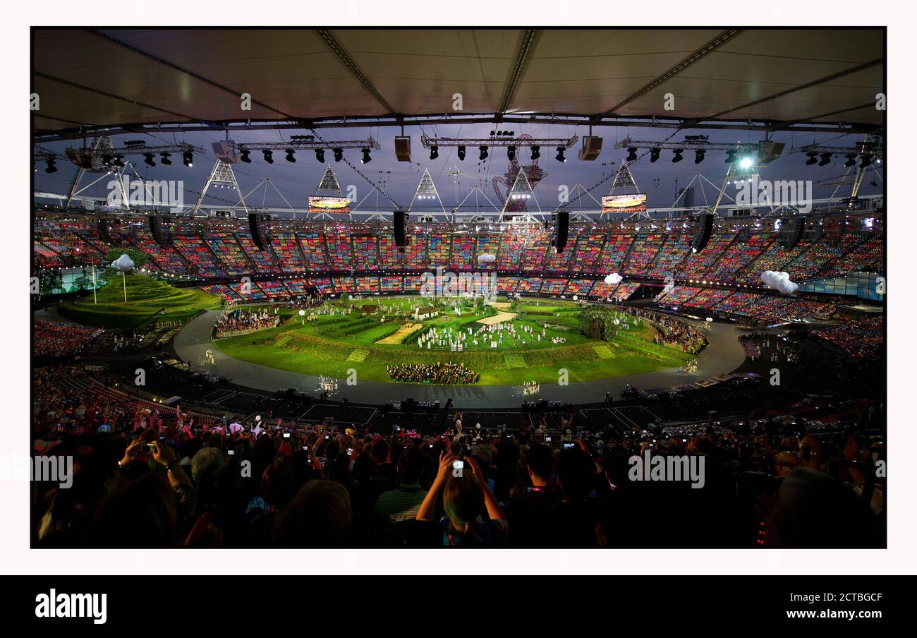 LA CERIMONIA DI APERTURA DEL LONDON 2012 OLYMPIC PARK - LONDRA 27/7/2012 CREDIT : © MARK PAIN / ALAMY Foto Stock