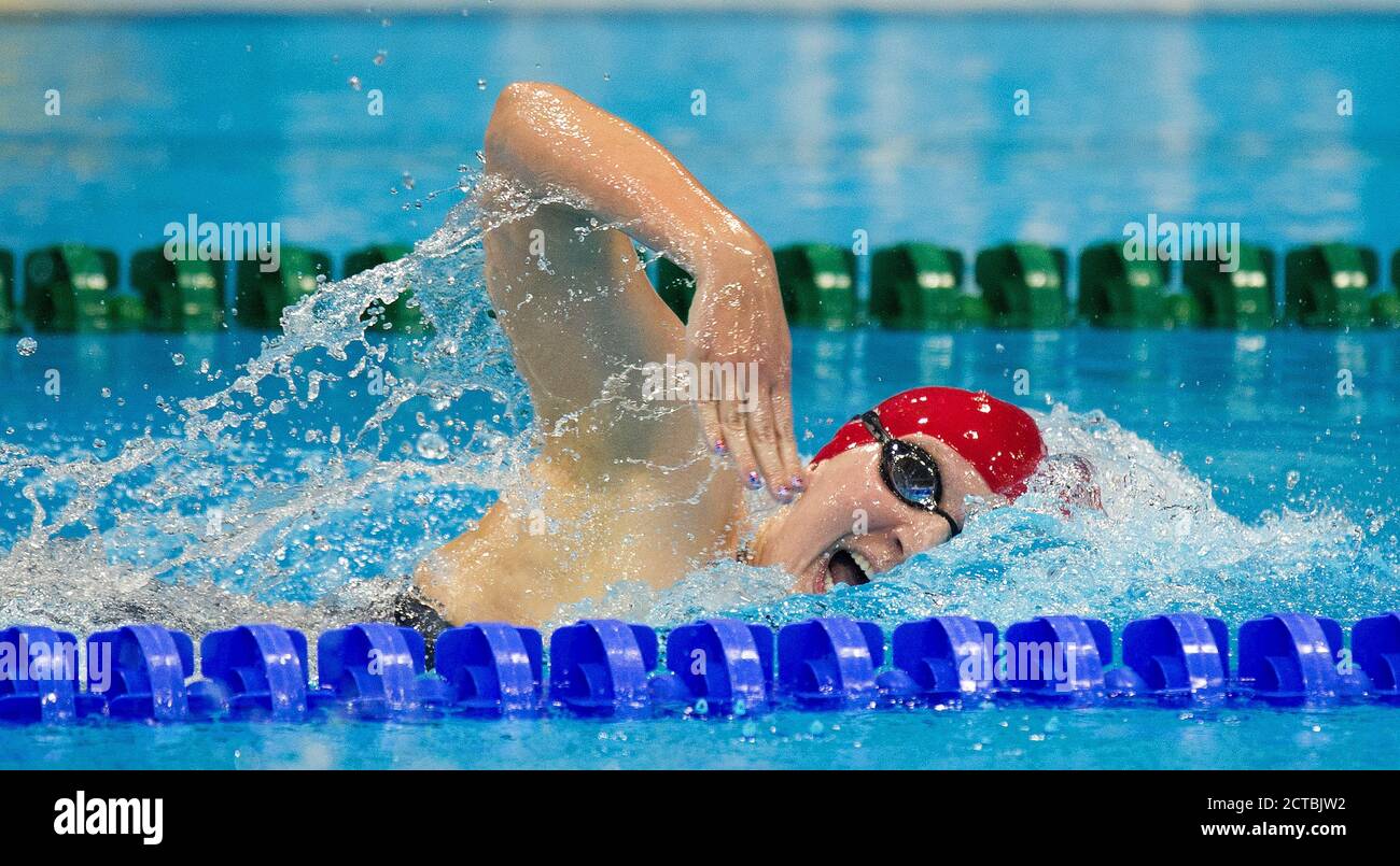 REBECCA ADLINGTON SULLA SUA STRADA PER LA MEDAGLIA DI BRONZO NELLA FINALE FREESTYLE DI 400M LONDRA 2012 OLIMPIADI. IMMAGINE : MARK PAIN / ALAMY Foto Stock