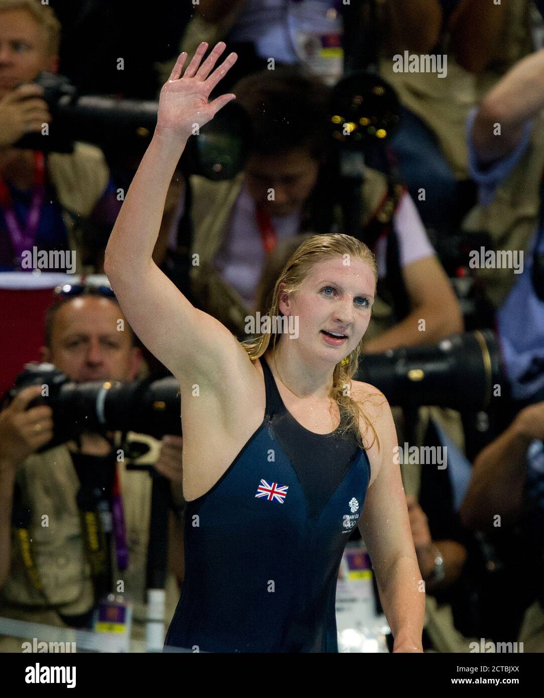 REBECCA ADLINGTON SULLA SUA STRADA PER LA MEDAGLIA DI BRONZO NELLA FINALE FREESTYLE DI 400M LONDRA 2012 OLIMPIADI. IMMAGINE : MARK PAIN / ALAMY Foto Stock