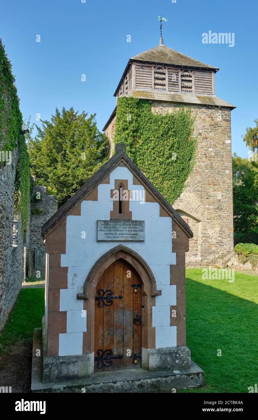 Rovine della chiesa di St Mary, Newtown, Powys, Galles Foto Stock