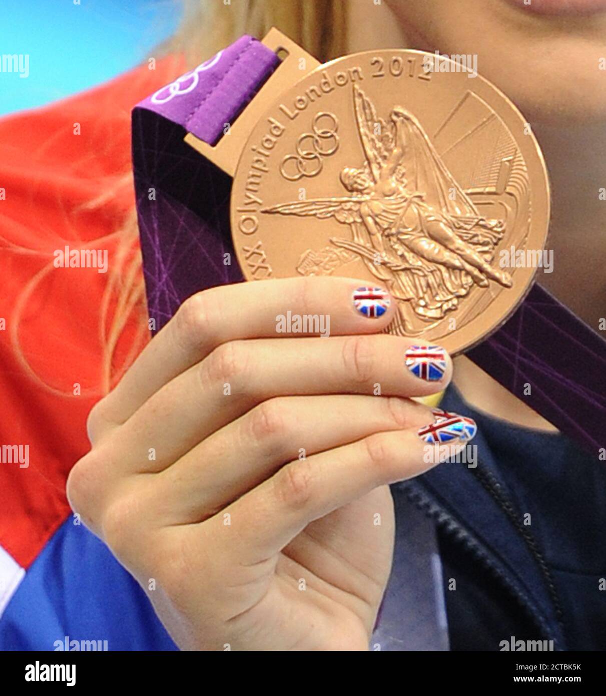 REBECCA ADLINGTON SULLA SUA STRADA PER LA MEDAGLIA DI BRONZO NELLA FINALE FREESTYLE DI 400M LONDRA 2012 OLIMPIADI. IMMAGINE : MARK PAIN / ALAMY Foto Stock