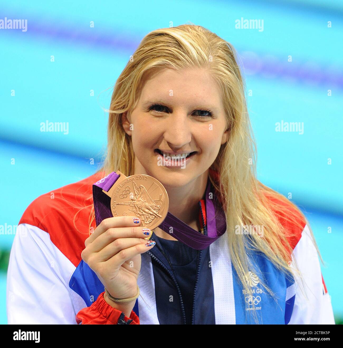 REBECCA ADLINGTON SULLA SUA STRADA PER LA MEDAGLIA DI BRONZO NELLA FINALE FREESTYLE DI 400M LONDRA 2012 OLIMPIADI. IMMAGINE : MARK PAIN / ALAMY Foto Stock