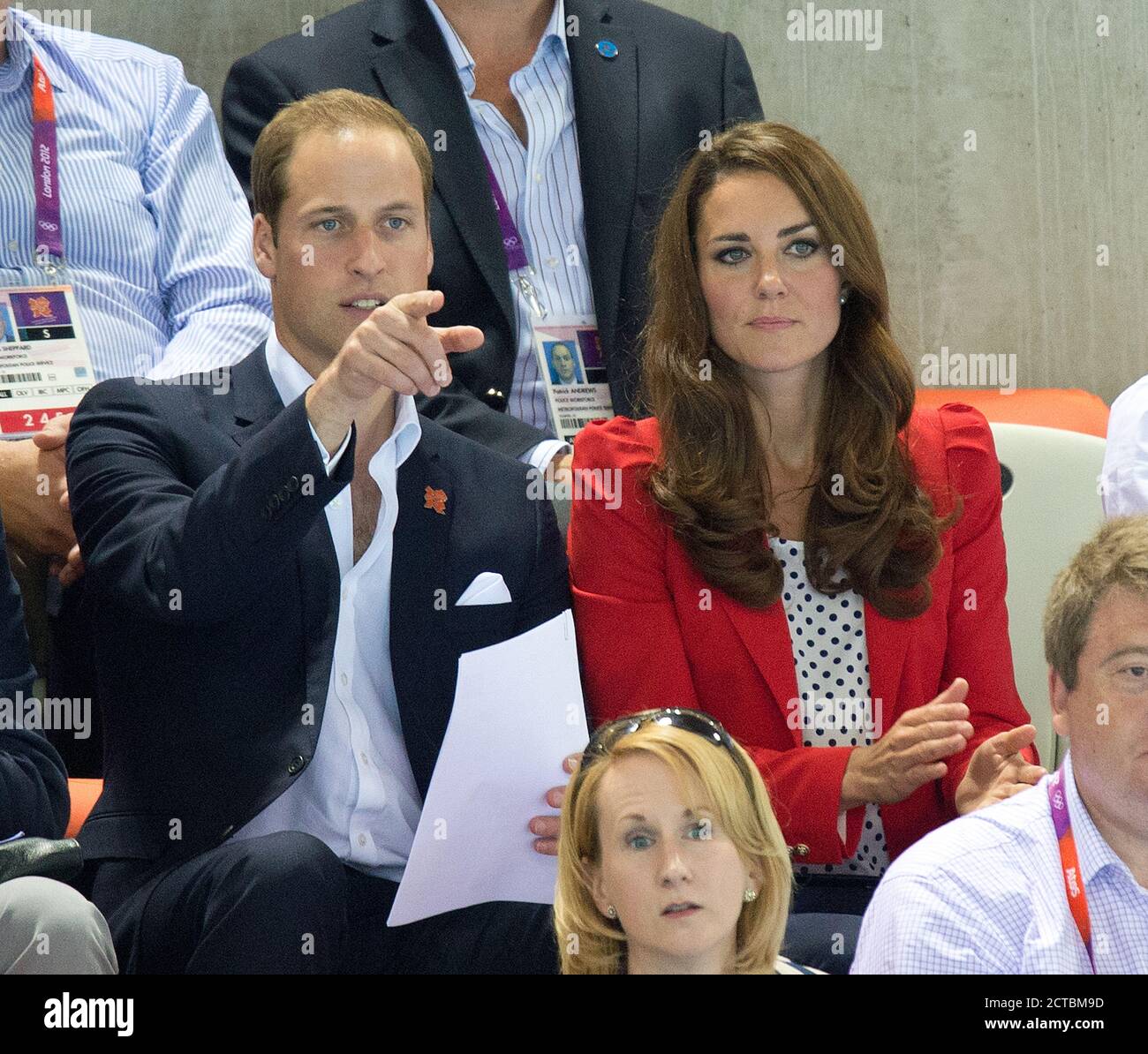 Donna 800m Freestyle Final il principe William e la duchessa di Cambridge cheer su Rebecca Adlington. Londra 2012. IMMAGINE : © MARK PAIN / ALAMY Foto Stock