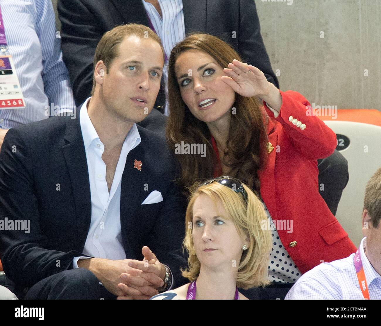 Donna 800m Freestyle Final il principe William e la duchessa di Cambridge cheer su Rebecca Adlington. Londra 2012. IMMAGINE : © MARK PAIN / ALAMY Foto Stock