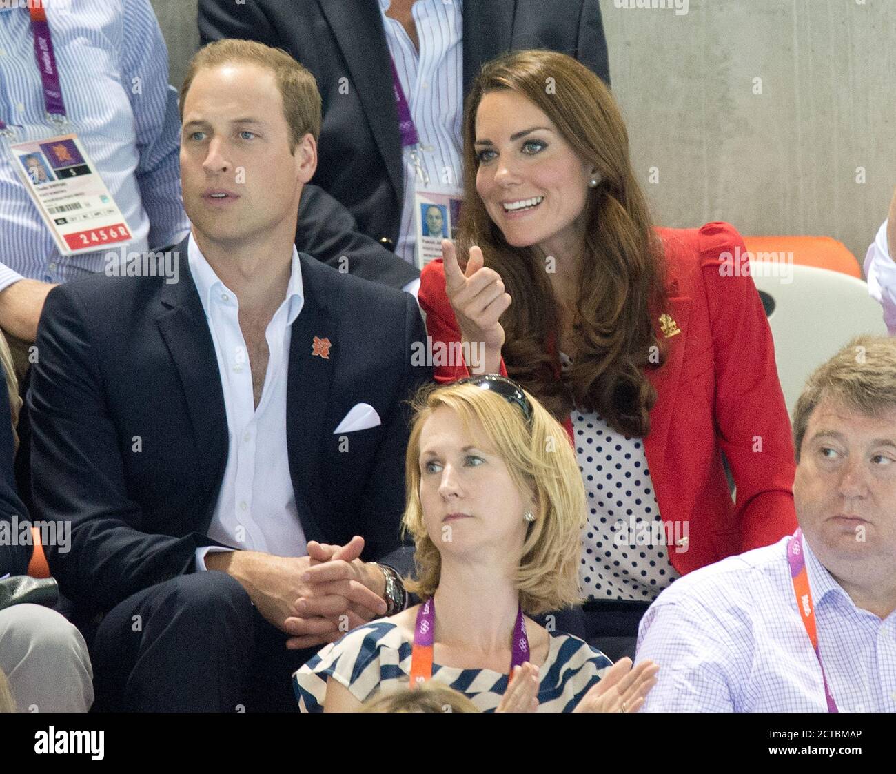 Donna 800m Freestyle Final il principe William e la duchessa di Cambridge cheer su Rebecca Adlington. Londra 2012. IMMAGINE : © MARK PAIN / ALAMY Foto Stock