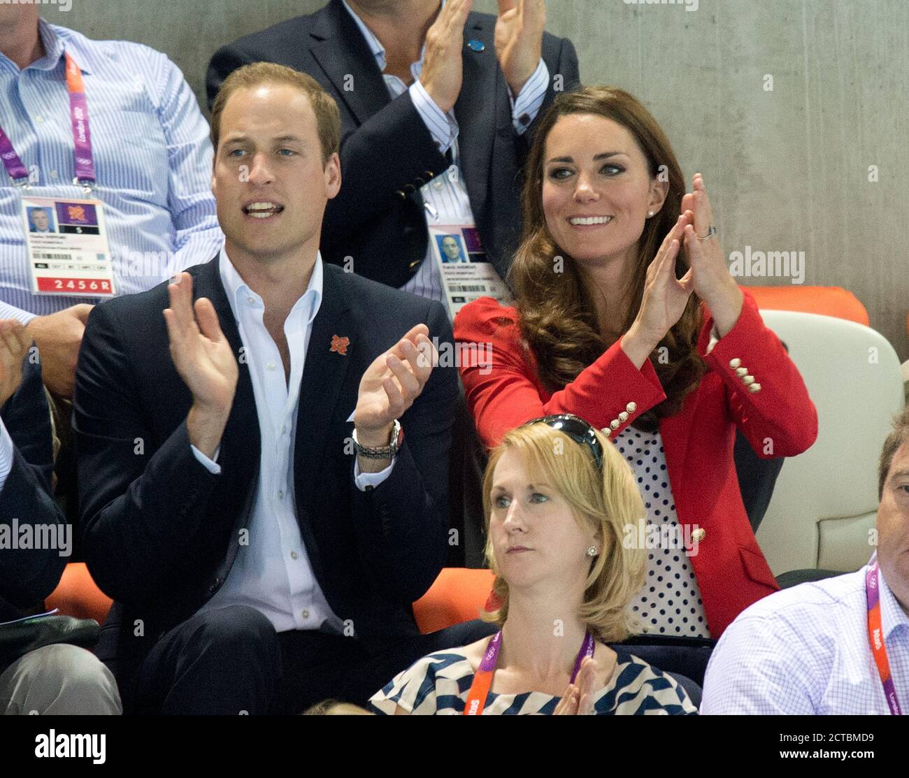 Donna 800m Freestyle Final il principe William e la duchessa di Cambridge cheer su Rebecca Adlington. Londra 2012. IMMAGINE : © MARK PAIN / ALAMY Foto Stock