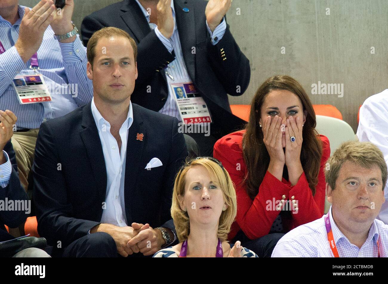 Donna 800m Freestyle Final il principe William e la duchessa di Cambridge cheer su Rebecca Adlington. Londra 2012. IMMAGINE : © MARK PAIN / ALAMY Foto Stock