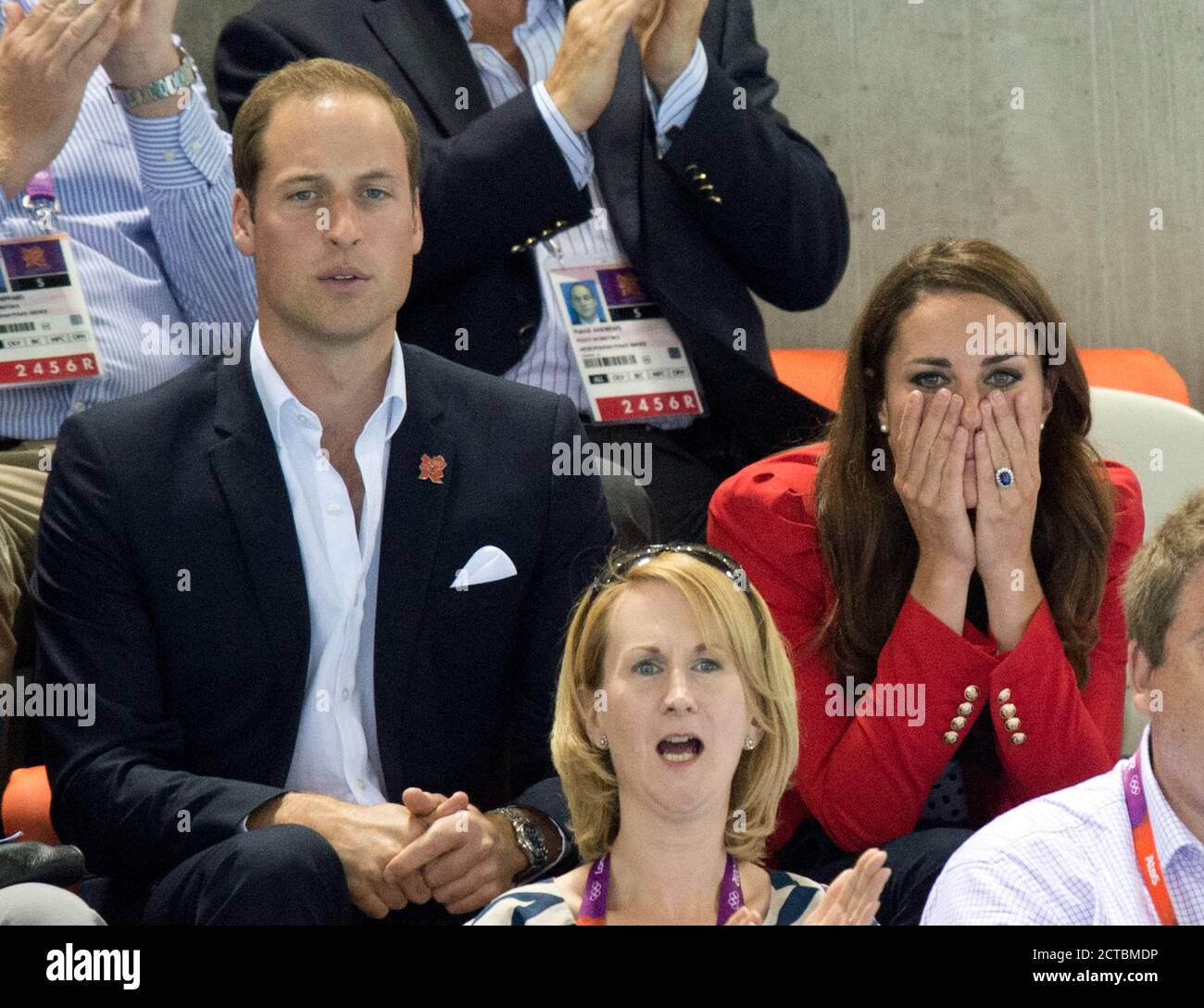 Donna 800m Freestyle Final il principe William e la duchessa di Cambridge cheer su Rebecca Adlington. Londra 2012. IMMAGINE : © MARK PAIN / ALAMY Foto Stock