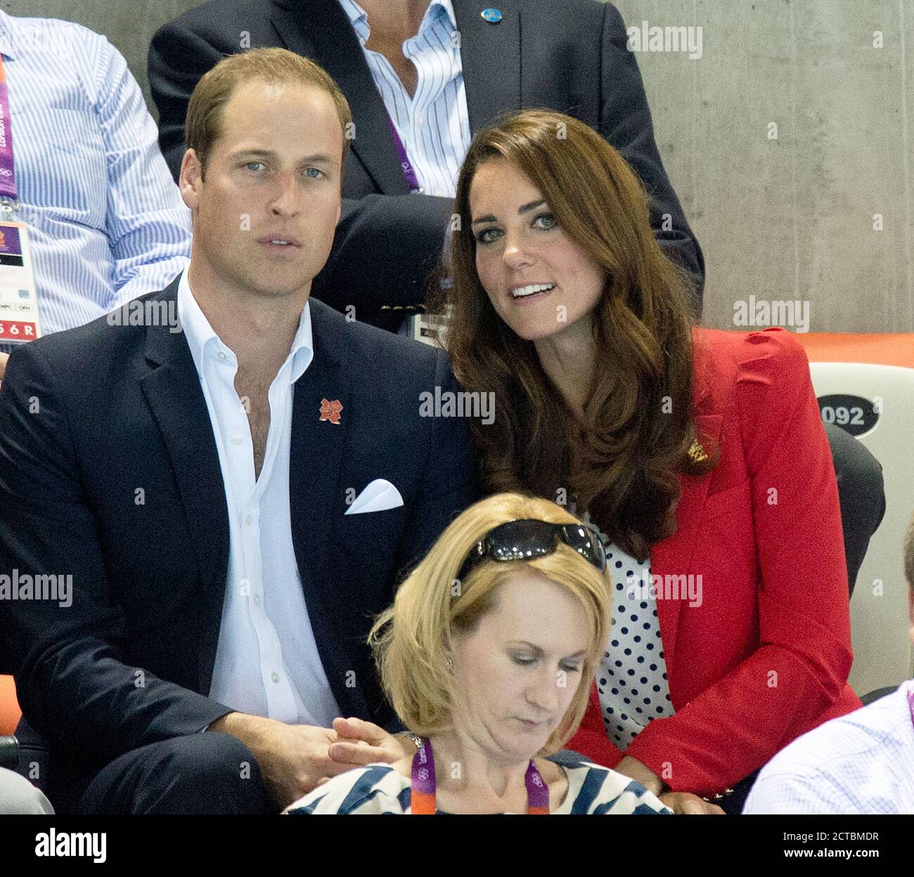 Donna 800m Freestyle Final il principe William e la duchessa di Cambridge cheer su Rebecca Adlington. Londra 2012. IMMAGINE : © MARK PAIN / ALAMY Foto Stock