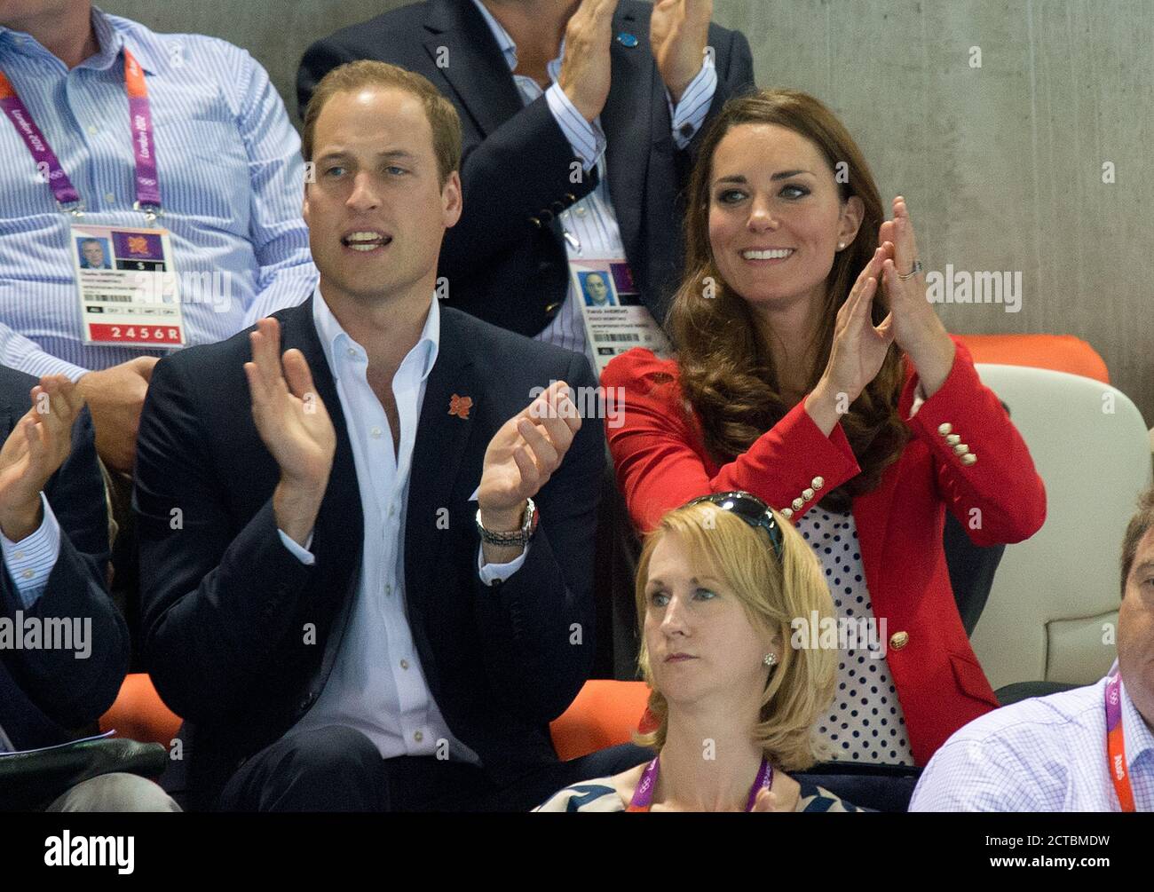 Donna 800m Freestyle Final il principe William e la duchessa di Cambridge cheer su Rebecca Adlington. Londra 2012. IMMAGINE : © MARK PAIN / ALAMY Foto Stock