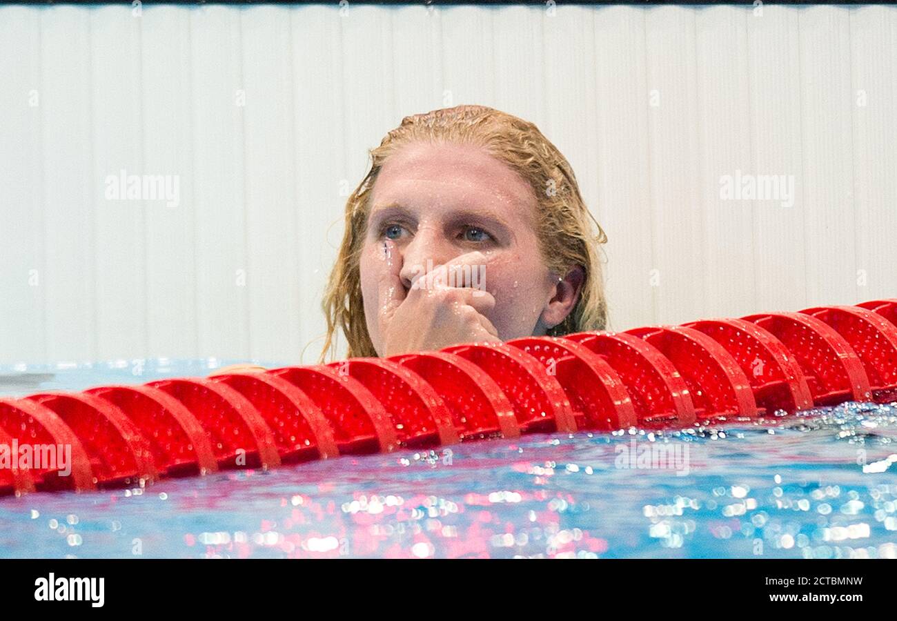 Donna 800m Freestyle Final Rebecca Adlington si presenta deluso dopo aver vinto la medaglia di bronzo. Olimpiadi di Londra 2012. IMMAGINE : © MARK PAIN / ALAMY Foto Stock