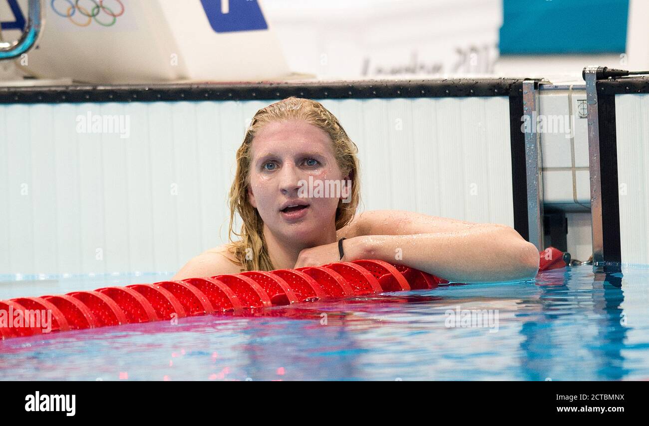 Donna 800m Freestyle Final Rebecca Adlington si presenta deluso dopo aver vinto la medaglia di bronzo. Olimpiadi di Londra 2012. IMMAGINE : © MARK PAIN / ALAMY Foto Stock