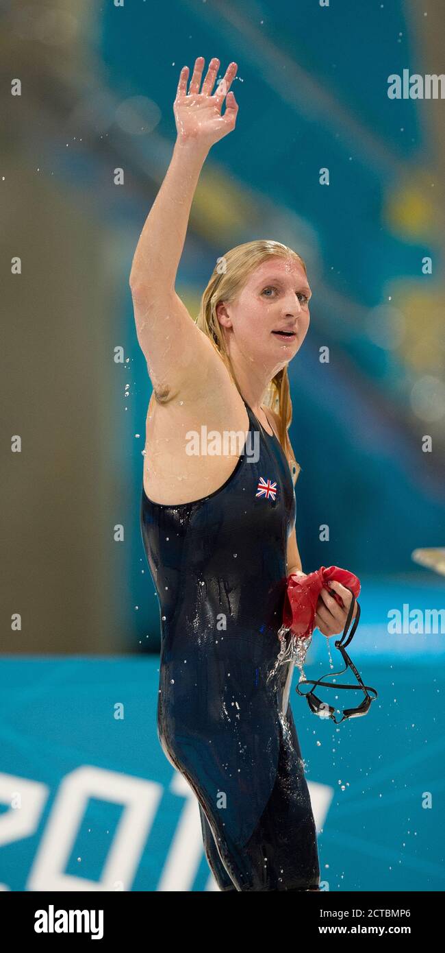 Donna 800m Freestyle Final Rebecca Adlington si presenta deluso dopo aver vinto la medaglia di bronzo. Olimpiadi di Londra 2012. IMMAGINE : © MARK PAIN / ALAMY Foto Stock