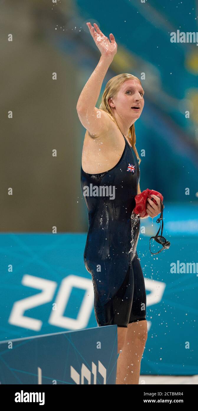Donna 800m Freestyle Final Rebecca Adlington si presenta deluso dopo aver vinto la medaglia di bronzo. Olimpiadi di Londra 2012. IMMAGINE : © MARK PAIN / ALAMY Foto Stock