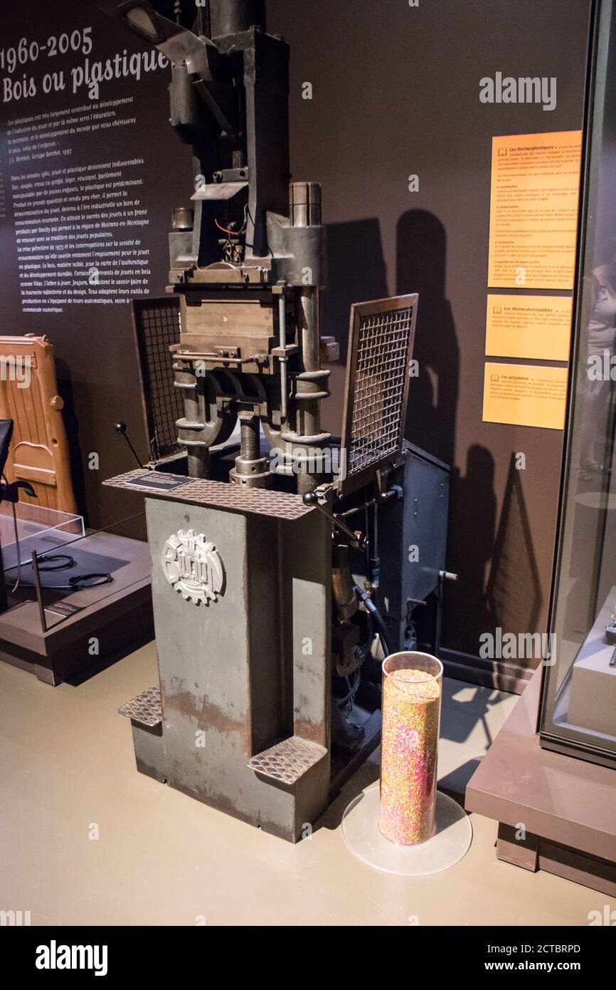 Musée du Jouet (Moirans-en-Montagne,Jura,Francia) : macchina ad iniezione d'antiquariato Foto Stock
