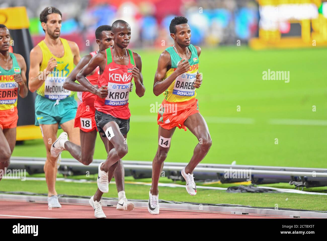 Barega Selemon (Etiopia), Jacob Krop (Kenya), Muktar Edris (Etiopia). 5000 metri Uomini. IAAF mondiale di atletica, Doha 2019 Foto Stock