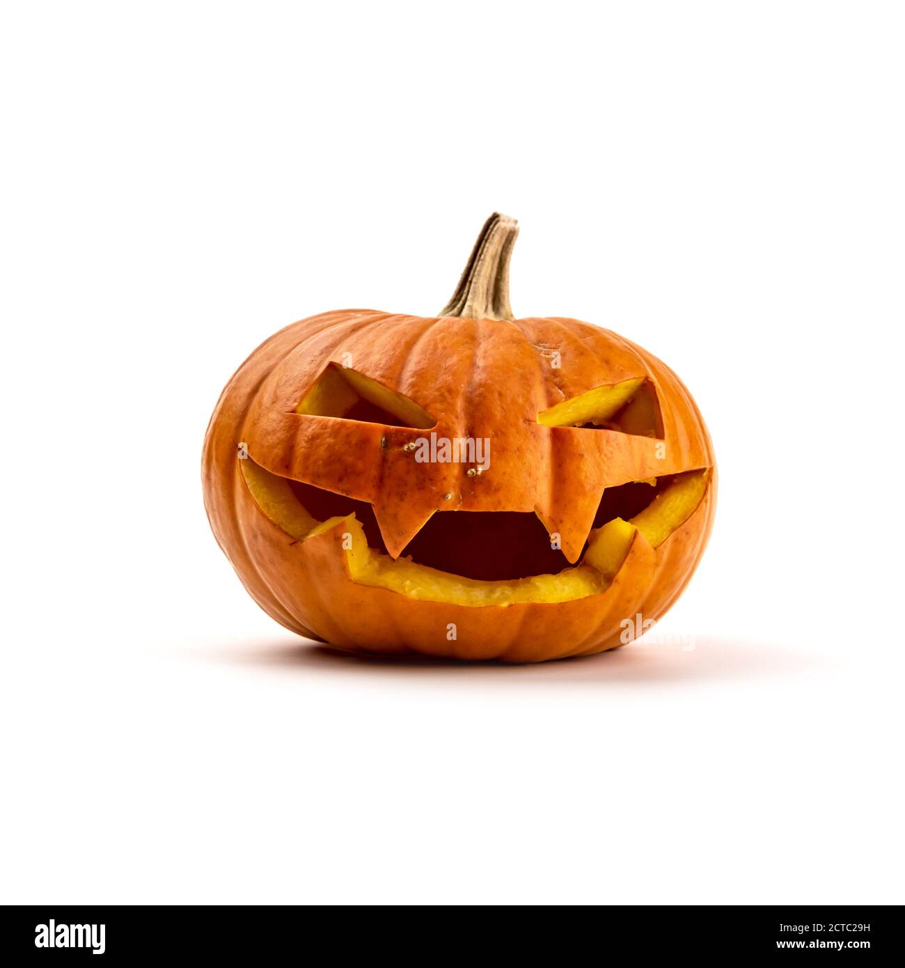 Zucca di Halloween isolati su sfondo bianco Foto Stock