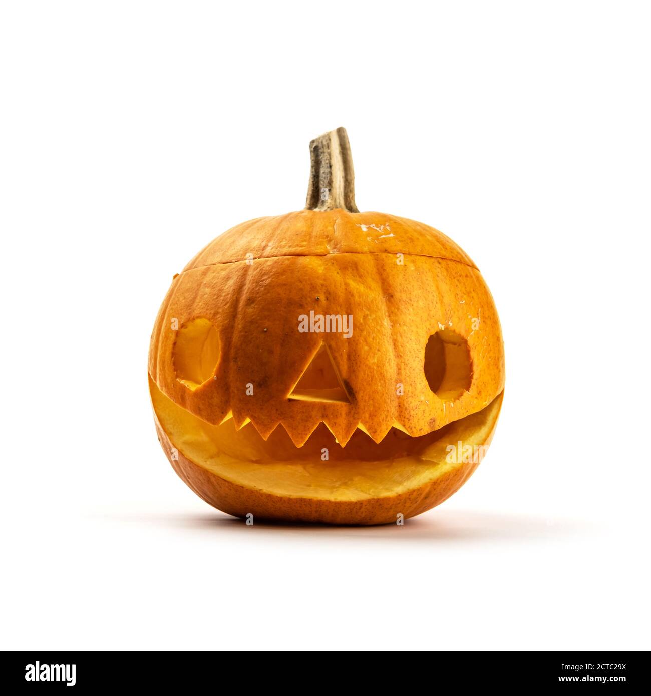 Zucca di Halloween isolati su sfondo bianco Foto Stock