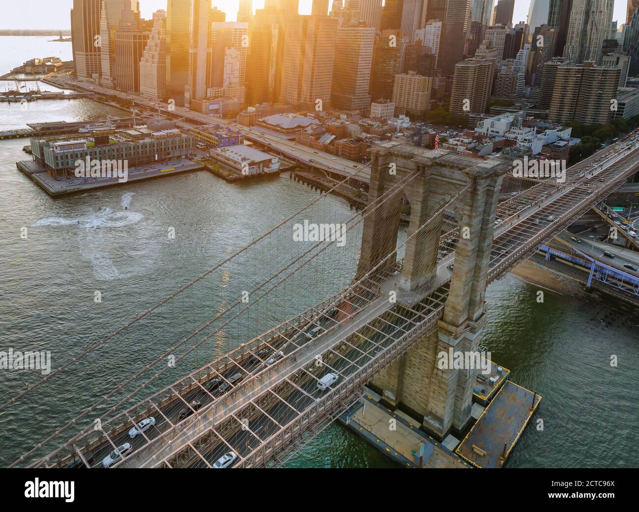 Manhattan tramonto bellissimo paesaggio urbano Ponte di Brooklyn panorama New York City, Stati Uniti Foto Stock