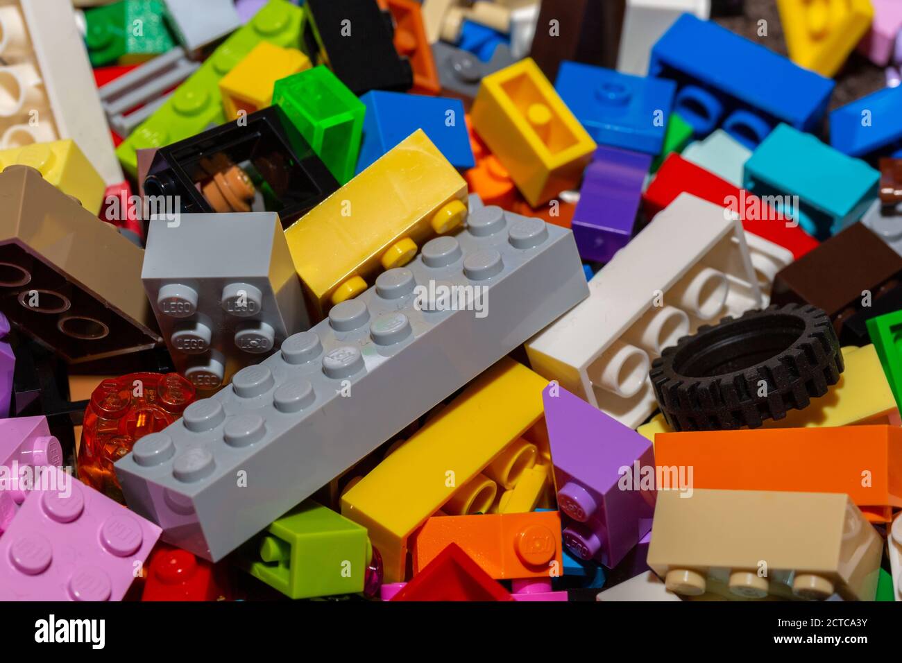 Un primo piano di alcuni blocchi di costruzione di lego usando selective messa a fuoco Foto Stock
