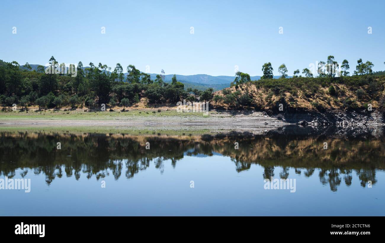 Paesaggio astratto nel meandro di Melero, Riomalo de Abajo, Las Hurdes, Cáceres, Spagna Foto Stock